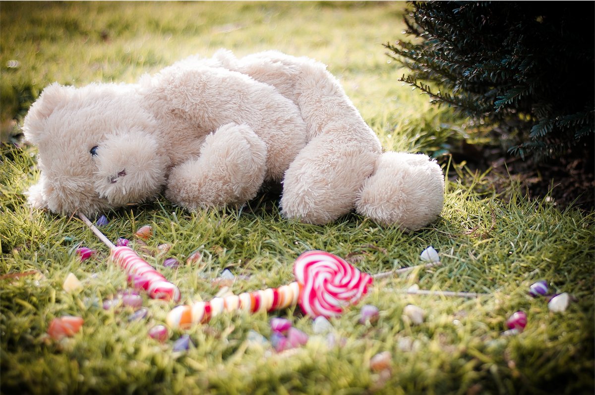 enfants peluches bonbons Photographe grenoble Isere Marie-Cat Photographies