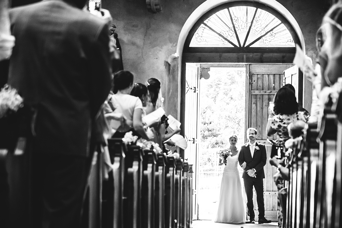 entrée église Photographe mariage grenoble Isere Marie-Cat